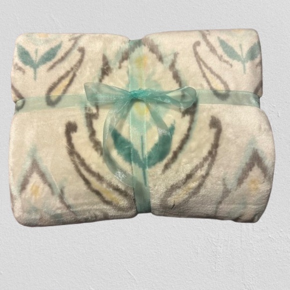 NWOT Life Comfort Super Plush Throw Blanket Teal Taupe White 70"x60" - Picture 1 of 7